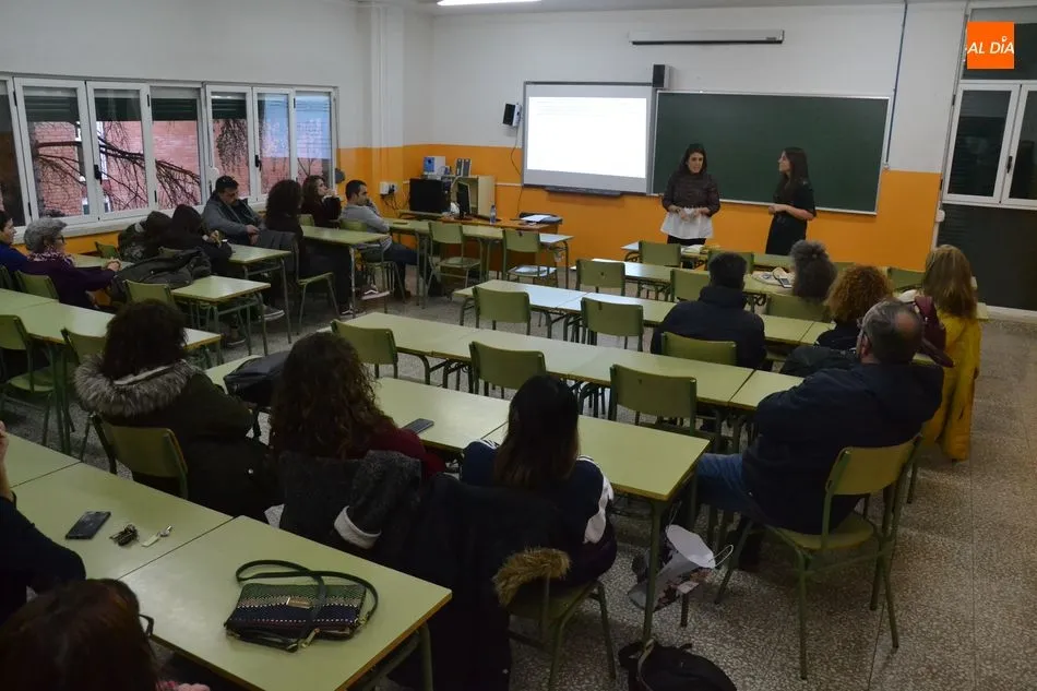 Foto 3 - Progenitores del IES Fray Diego asisten a una sesi&oacute;n sobre salud mental  