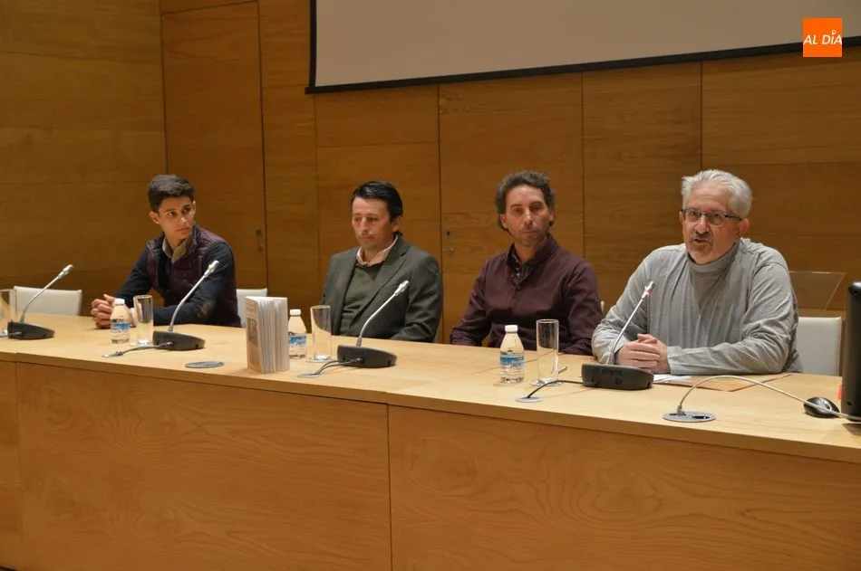 Foto 11 - El Ateno de Salamanca presenta con &eacute;xito el libro &lsquo;Los toros en Tamames&rsquo;