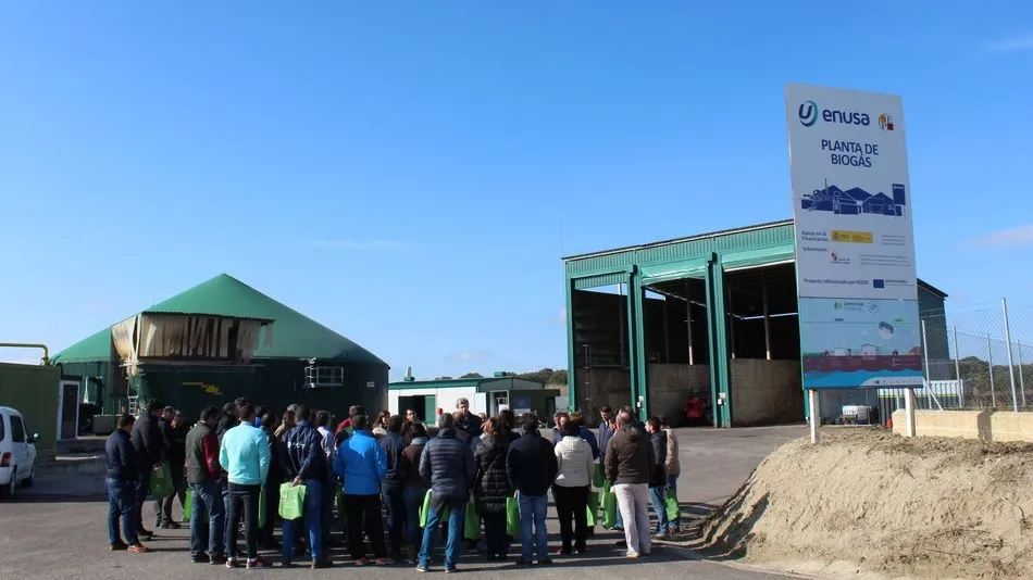 Asistentes al taller práctico desarrollado en la planta de Juzbado