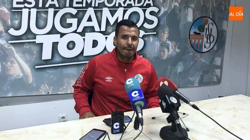 Rafa Dueñas durante la rueda de prensa / Pedro Zaballos