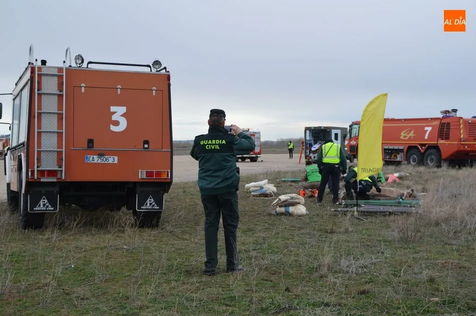 Foto 2 - Espectacular simulacro de accidente a&eacute;reo en Matac&aacute;n