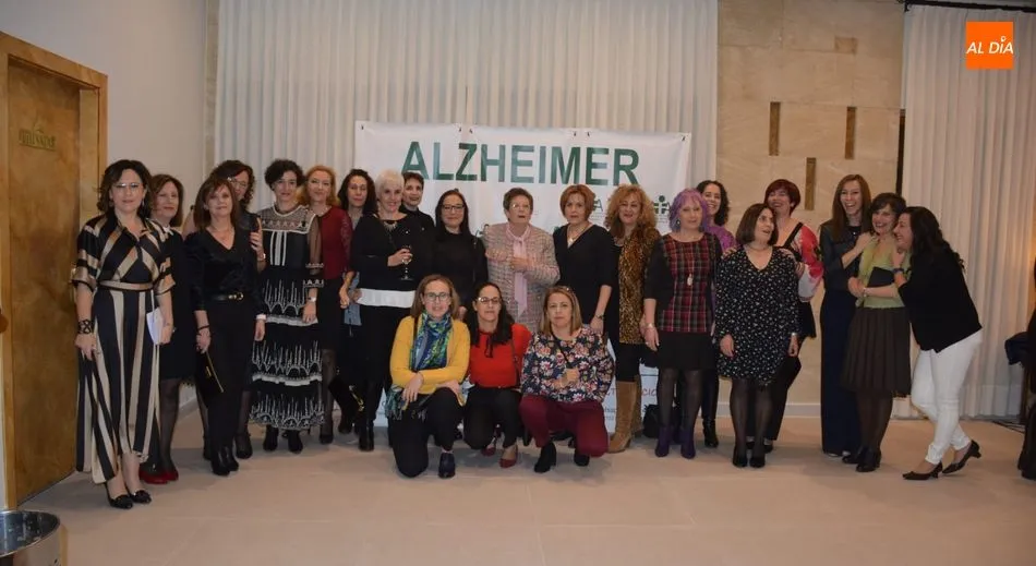 Miembros de AFA y asistentes a la cena benéfica de la asociación. Foto: Lydia González