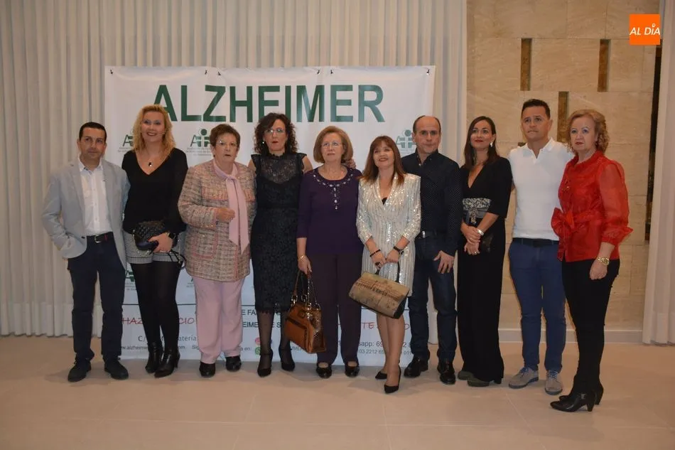 Foto 11 - La Asociaci&oacute;n de Alzheimer re&uacute;ne a m&aacute;s de un centenar de personas en su IX Cena Ben&eacute;fica