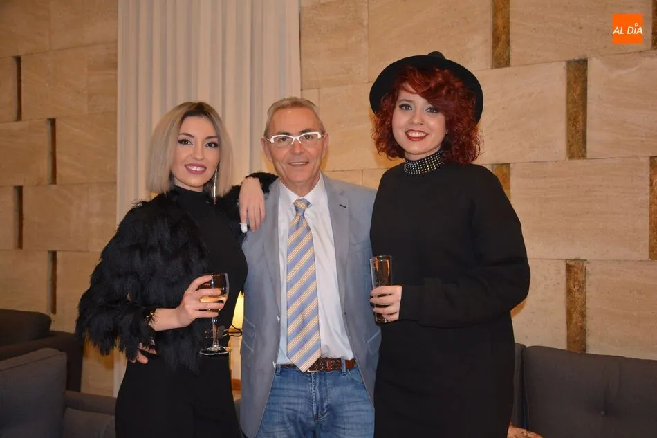 Foto 10 - La Asociaci&oacute;n de Alzheimer re&uacute;ne a m&aacute;s de un centenar de personas en su IX Cena Ben&eacute;fica