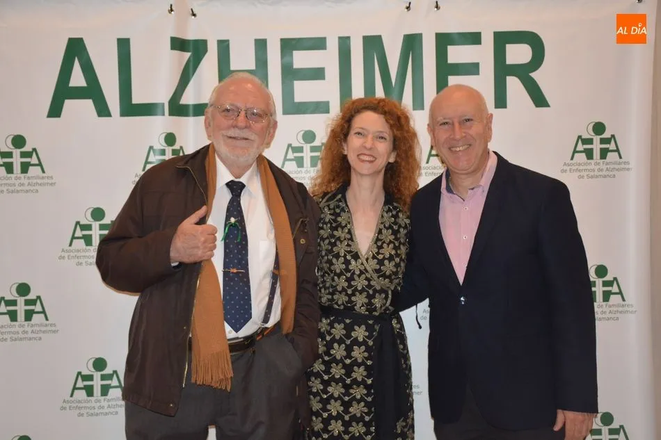 Foto 7 - La Asociaci&oacute;n de Alzheimer re&uacute;ne a m&aacute;s de un centenar de personas en su IX Cena Ben&eacute;fica