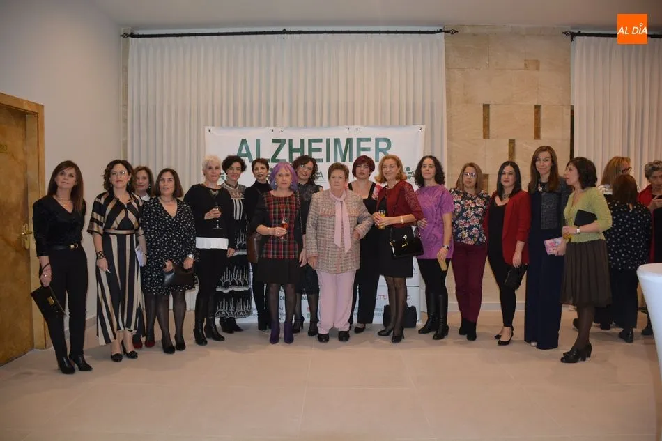 Foto 6 - La Asociaci&oacute;n de Alzheimer re&uacute;ne a m&aacute;s de un centenar de personas en su IX Cena Ben&eacute;fica