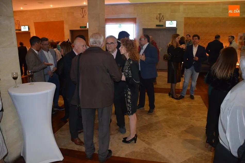 Foto 5 - La Asociaci&oacute;n de Alzheimer re&uacute;ne a m&aacute;s de un centenar de personas en su IX Cena Ben&eacute;fica