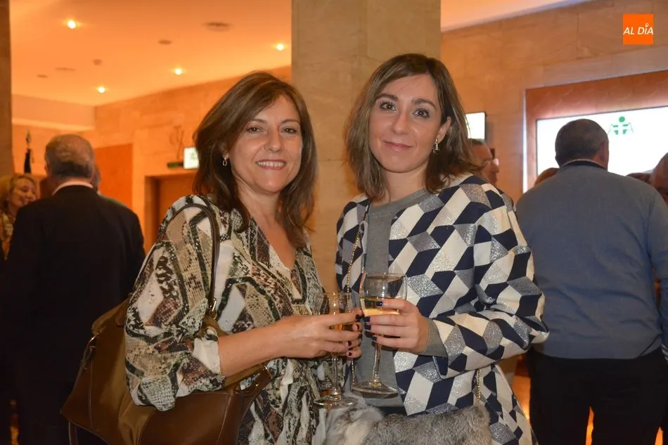 Foto 4 - La Asociaci&oacute;n de Alzheimer re&uacute;ne a m&aacute;s de un centenar de personas en su IX Cena Ben&eacute;fica