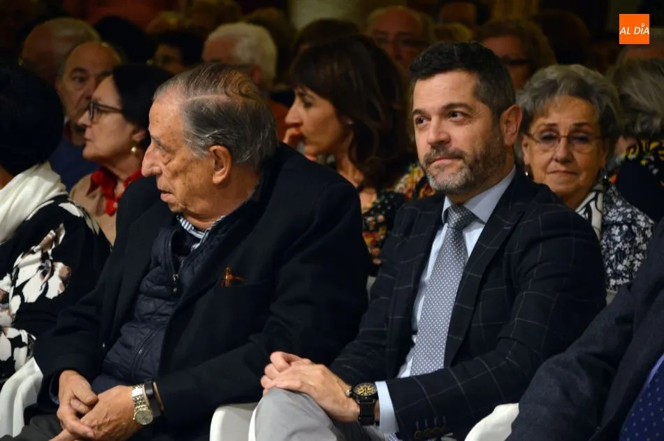 Foto 11 - Emotiva presentaci&oacute;n de la novela de Ignacio Carnero en el Casino