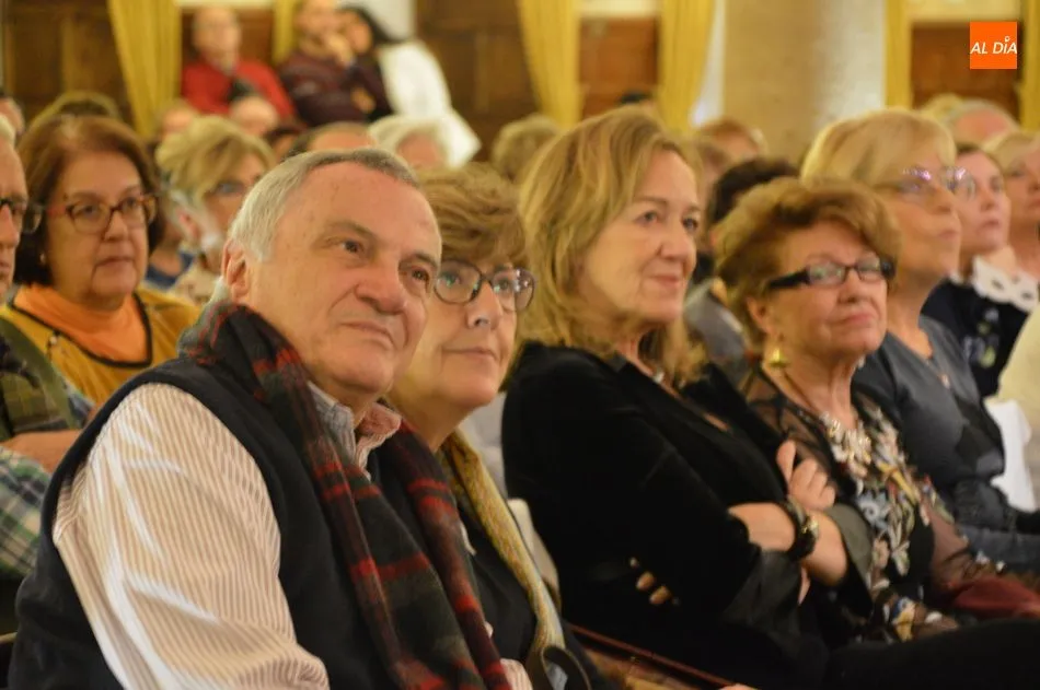 Foto 10 - Emotiva presentaci&oacute;n de la novela de Ignacio Carnero en el Casino