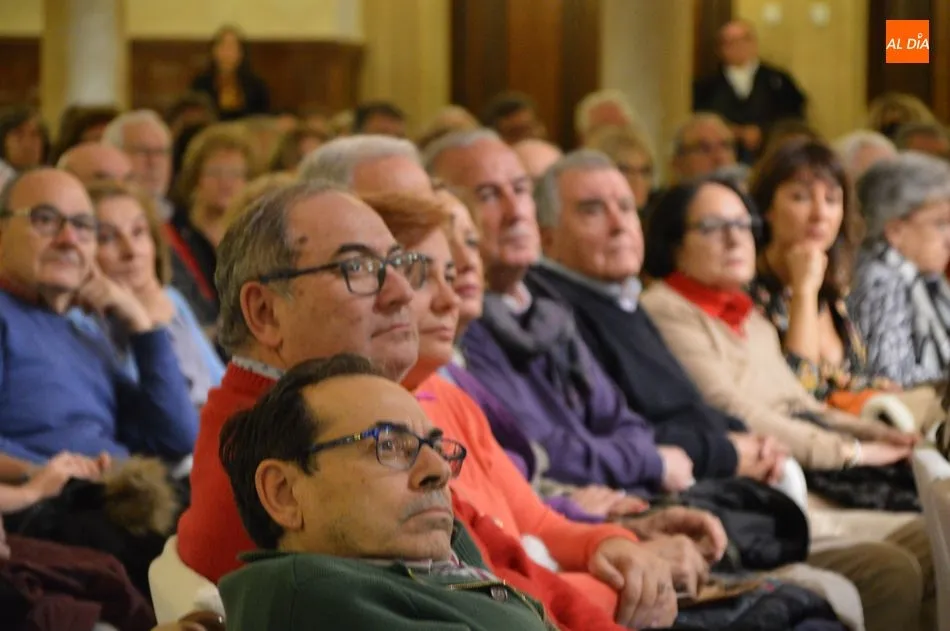 Foto 9 - Emotiva presentaci&oacute;n de la novela de Ignacio Carnero en el Casino