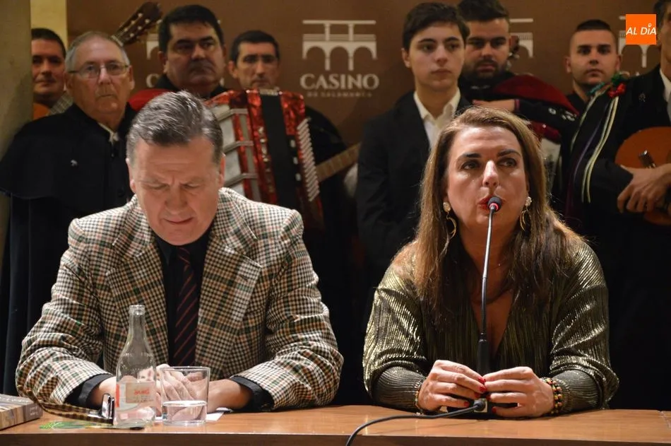 Foto 7 - Emotiva presentaci&oacute;n de la novela de Ignacio Carnero en el Casino