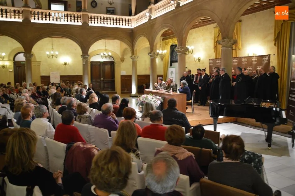 Foto 4 - Emotiva presentaci&oacute;n de la novela de Ignacio Carnero en el Casino
