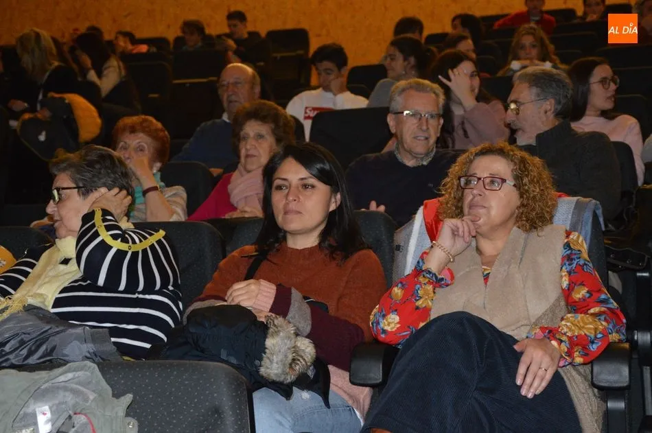 Foto 8 - Las Jornadas de Teatro Solidario de la Asociaci&oacute;n de S&iacute;ndrome de Turner levantan el tel&oacute;n