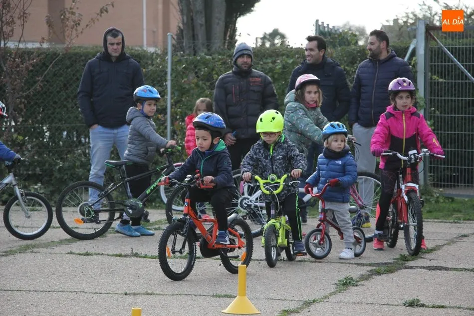 Foto 9 - Buena participaci&oacute;n en la jornada de iniciaci&oacute;n a la bici para ni&ntilde;os en Vitigudino  