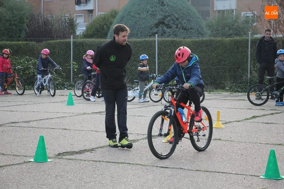Foto 8 - Buena participaci&oacute;n en la jornada de iniciaci&oacute;n a la bici para ni&ntilde;os en Vitigudino  