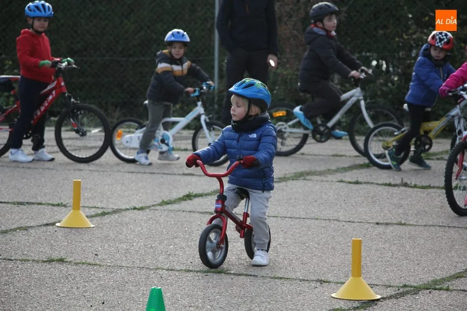 Foto 7 - Buena participaci&oacute;n en la jornada de iniciaci&oacute;n a la bici para ni&ntilde;os en Vitigudino  