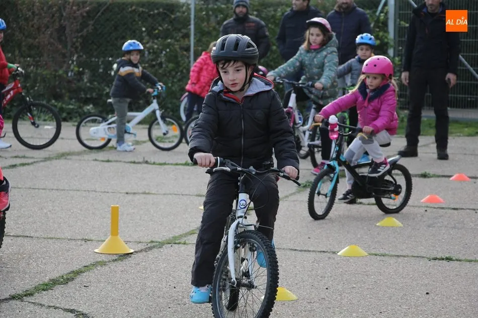 Foto 6 - Buena participaci&oacute;n en la jornada de iniciaci&oacute;n a la bici para ni&ntilde;os en Vitigudino  