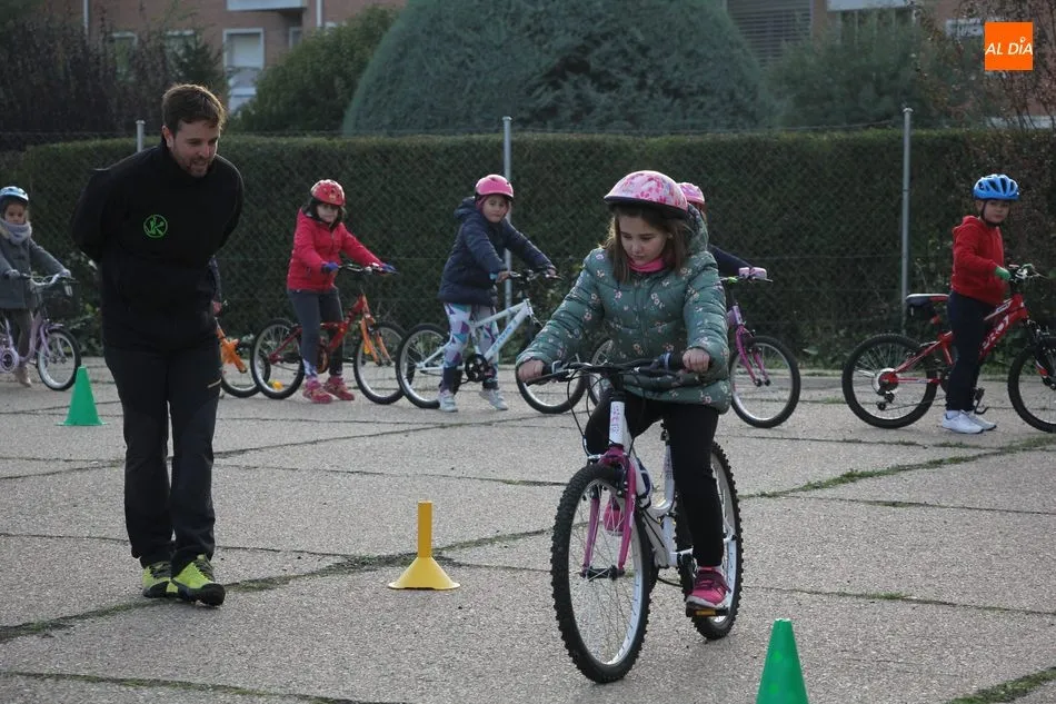 Foto 5 - Buena participaci&oacute;n en la jornada de iniciaci&oacute;n a la bici para ni&ntilde;os en Vitigudino  