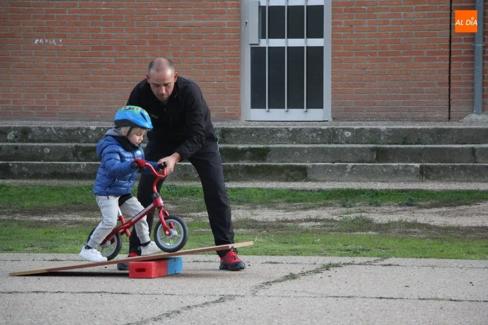 Foto 3 - Buena participaci&oacute;n en la jornada de iniciaci&oacute;n a la bici para ni&ntilde;os en Vitigudino  