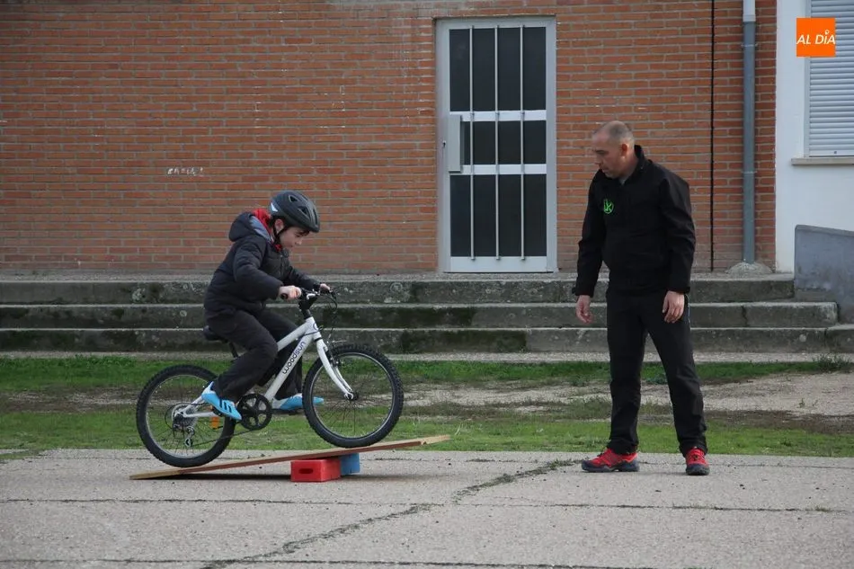 Foto 2 - Buena participaci&oacute;n en la jornada de iniciaci&oacute;n a la bici para ni&ntilde;os en Vitigudino  