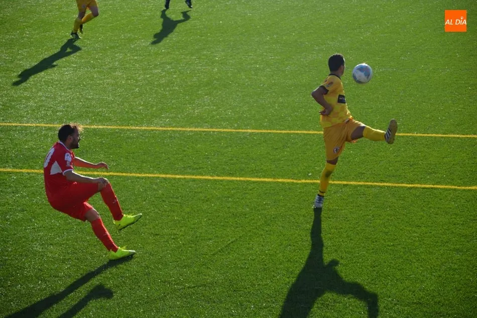 Foto 10 - El B&eacute;jar le meta una &lsquo;manita&rsquo; al Ciudad Rodrigo en el derbi (5-1)