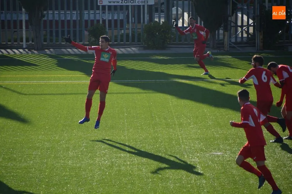 El Navega celebra un gol en casa / Lydia González