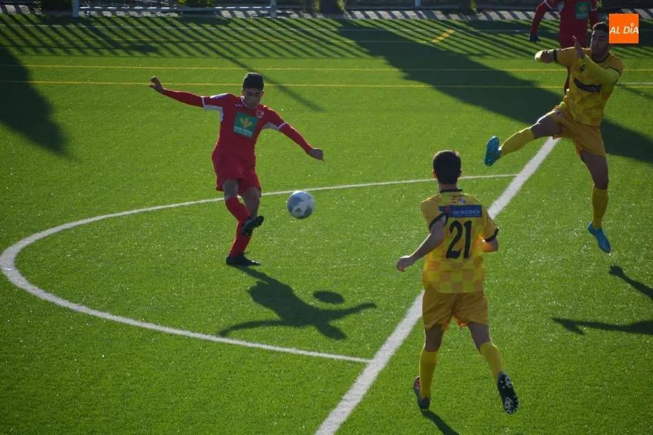Foto 8 - El B&eacute;jar le meta una &lsquo;manita&rsquo; al Ciudad Rodrigo en el derbi (5-1)
