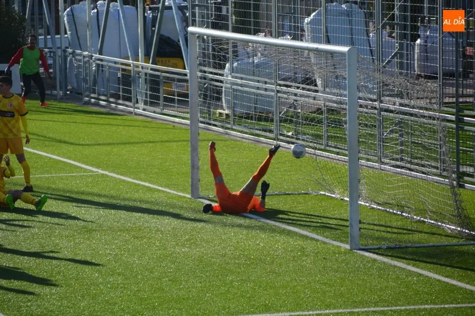 Foto 4 - El B&eacute;jar le meta una &lsquo;manita&rsquo; al Ciudad Rodrigo en el derbi (5-1)