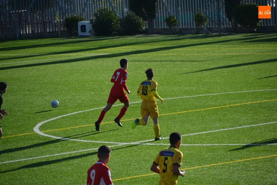 Foto 3 - El B&eacute;jar le meta una &lsquo;manita&rsquo; al Ciudad Rodrigo en el derbi (5-1)