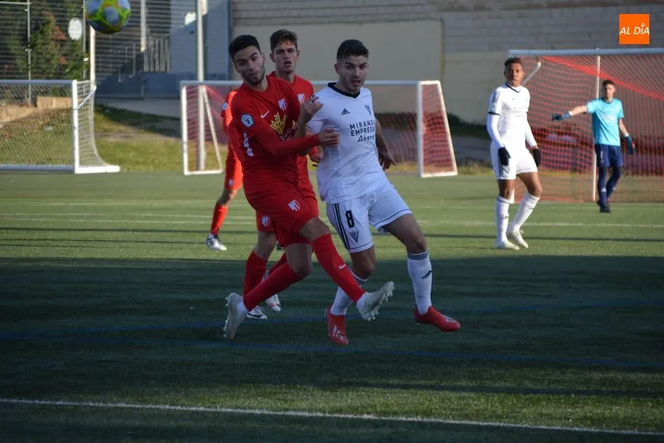 Foto 4 - El Santa Marta tampoco puede con el Mirand&eacute;s &lsquo;B&rsquo; y sigue al filo del precipicio (0-0)