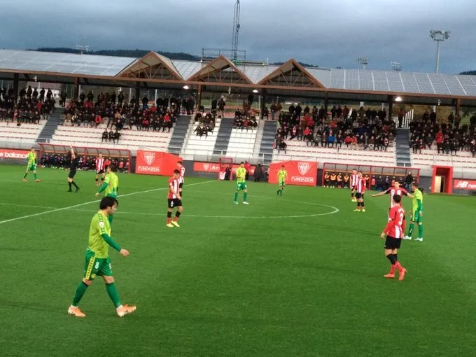 Foto 3 - El Bilbao Athletic impone su ley para agravar a&uacute;n m&aacute;s la mala situaci&oacute;n de Unionistas (4-1)