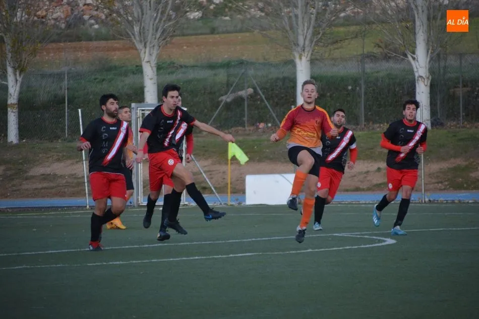 Foto 9 - El Ribert&nbsp;se queda el liderato en solitario tras vencer al Hergar Camelot en el duelo de filiales...