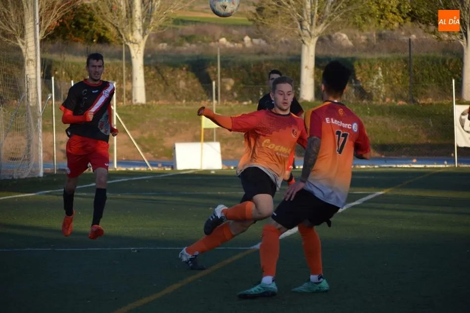 Foto 4 - El Ribert&nbsp;se queda el liderato en solitario tras vencer al Hergar Camelot en el duelo de filiales...