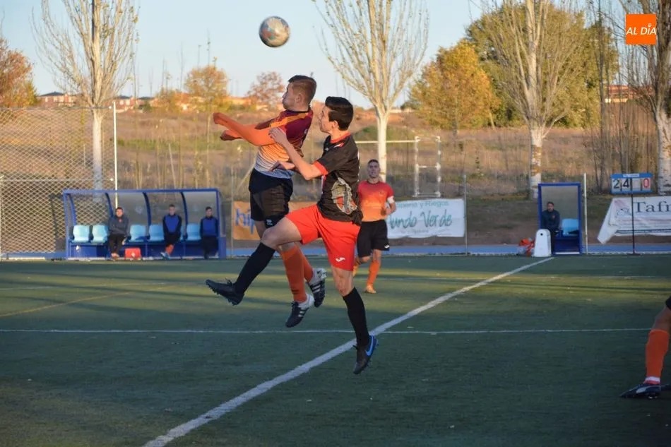 Foto 3 - El Ribert&nbsp;se queda el liderato en solitario tras vencer al Hergar Camelot en el duelo de filiales...