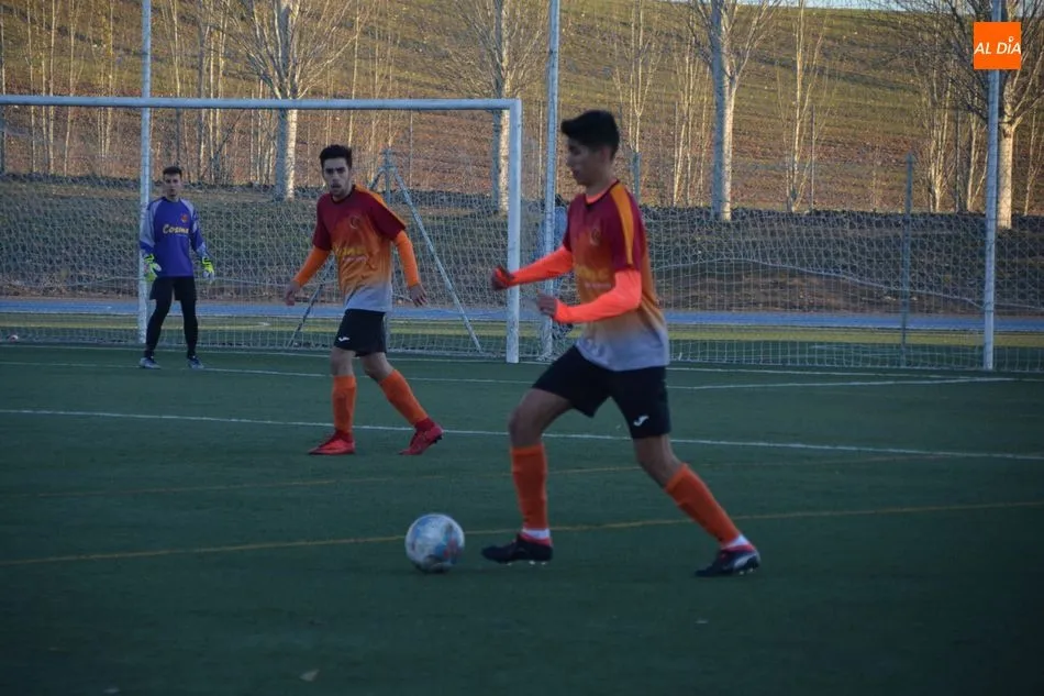 Foto 2 - El Ribert&nbsp;se queda el liderato en solitario tras vencer al Hergar Camelot en el duelo de filiales...