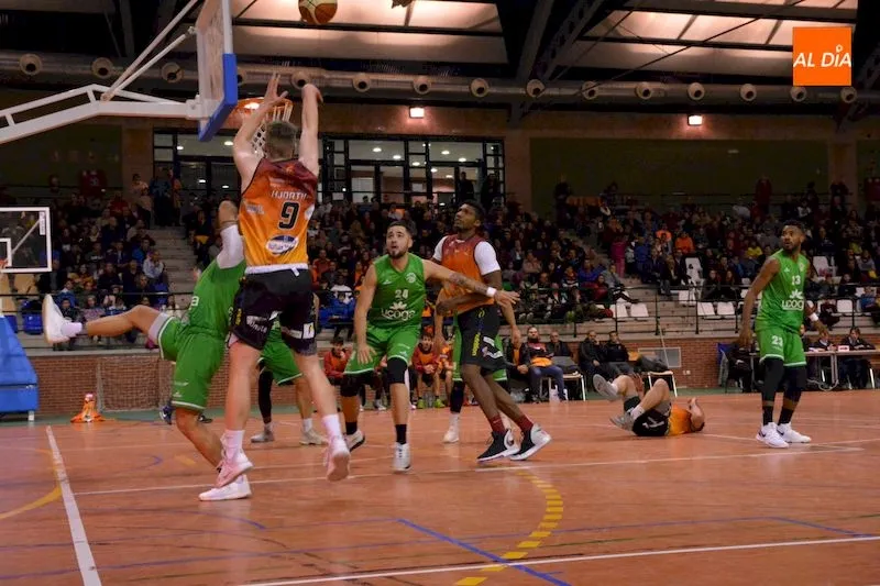 Foto 2 - El Aquimisa Carbajosa saca su mejor versi&oacute;n para seguir imbatido frente al Chantada (75-59)