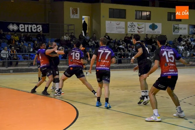 Foto 3 - Ajustada victoria del Ciudad de Salamanca frente al BM Balopal (26-25)