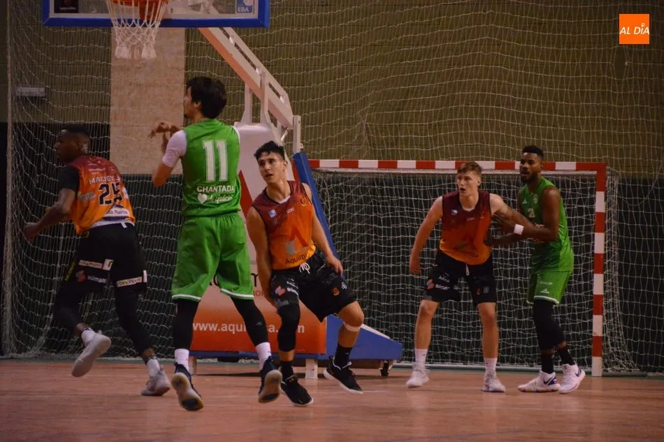 Foto 8 - El Aquimisa Carbajosa saca su mejor versi&oacute;n para seguir imbatido frente al Chantada (75-59)