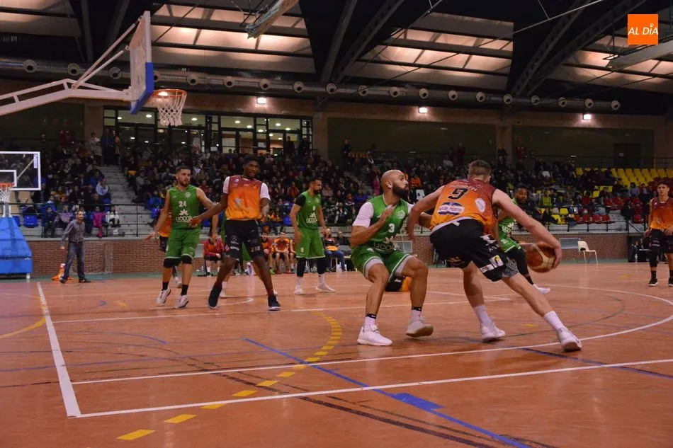 Foto 7 - El Aquimisa Carbajosa saca su mejor versi&oacute;n para seguir imbatido frente al Chantada (75-59)