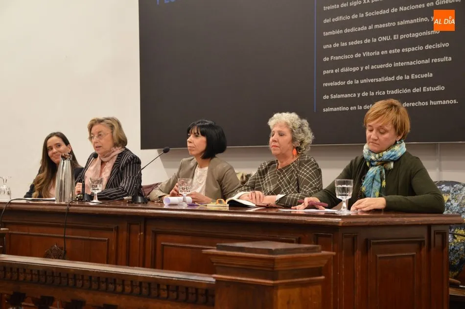 Presentación de este trabajo con Encarna Pérez, subdelegada del Gobierno; Maribel R. Fidalgo,  profesora; Adriana Paíno, investigadora; Josefina Cuesta, catedrática emérita; y Ana Chaguaceda, directora de la Casa Museo Unamuno