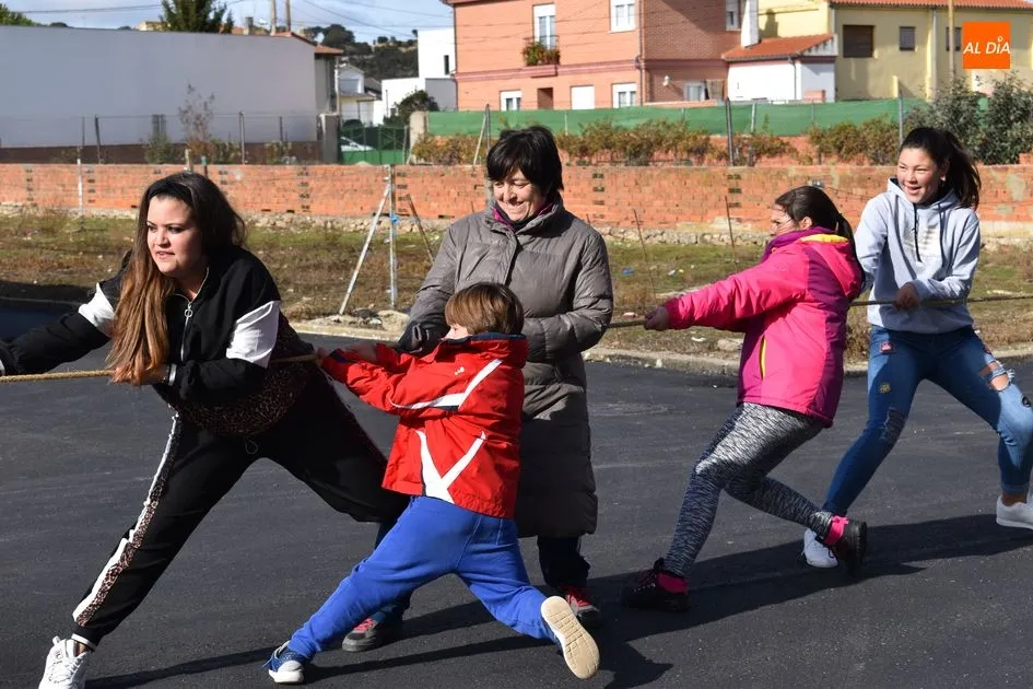 Foto 4 - Los vecinos de Encinas de Arriba celebran las II Olimpiadas de juegos tradicionales  