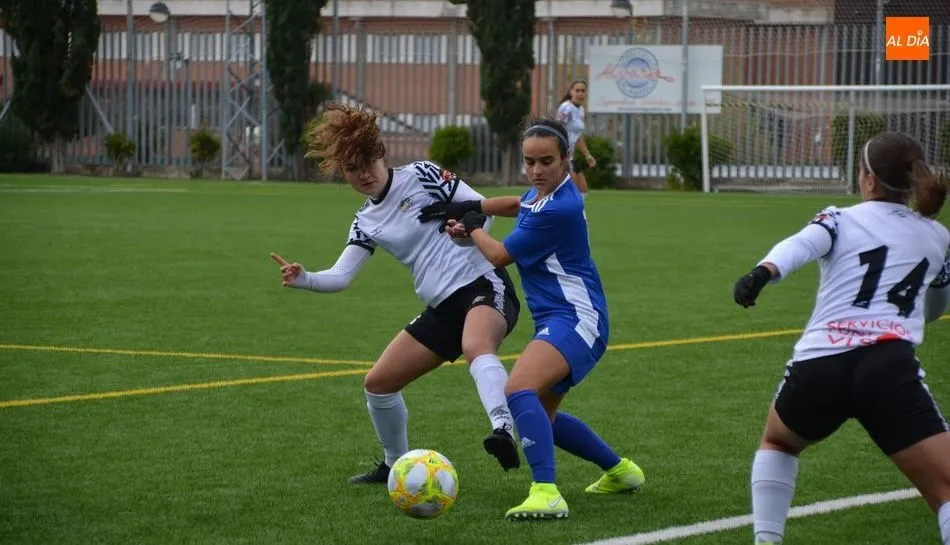 Acción del encuentro disputado entre el Salamanca UDS Femenino y el Samper / Lydia González