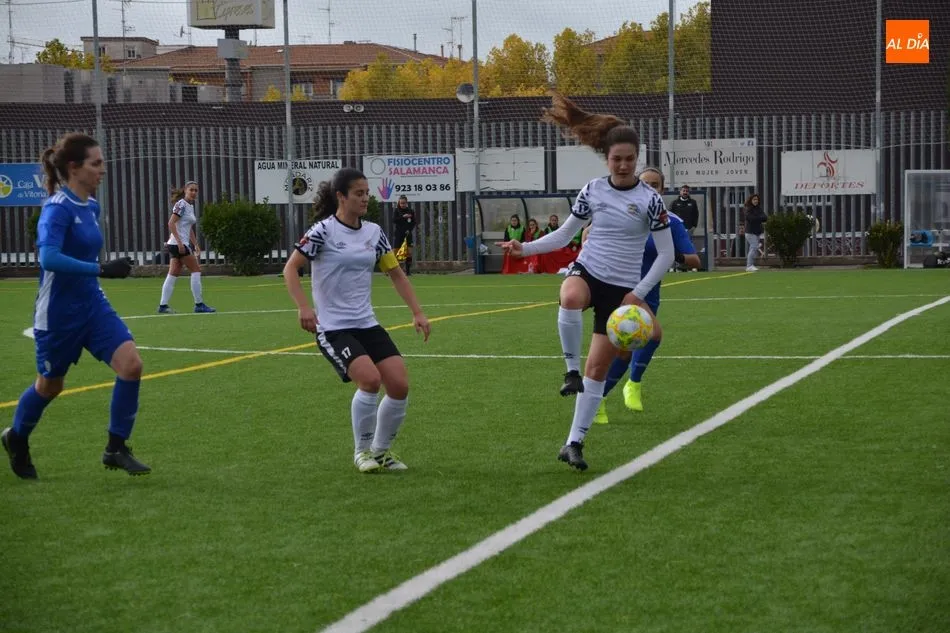 Foto 6 - Tropiezo del Salamanca UDS Femenino en casa ante el Samper (0-3)