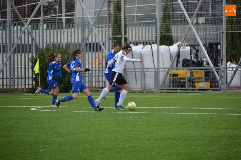 Foto 2 - Tropiezo del Salamanca UDS Femenino en casa ante el Samper (0-3)