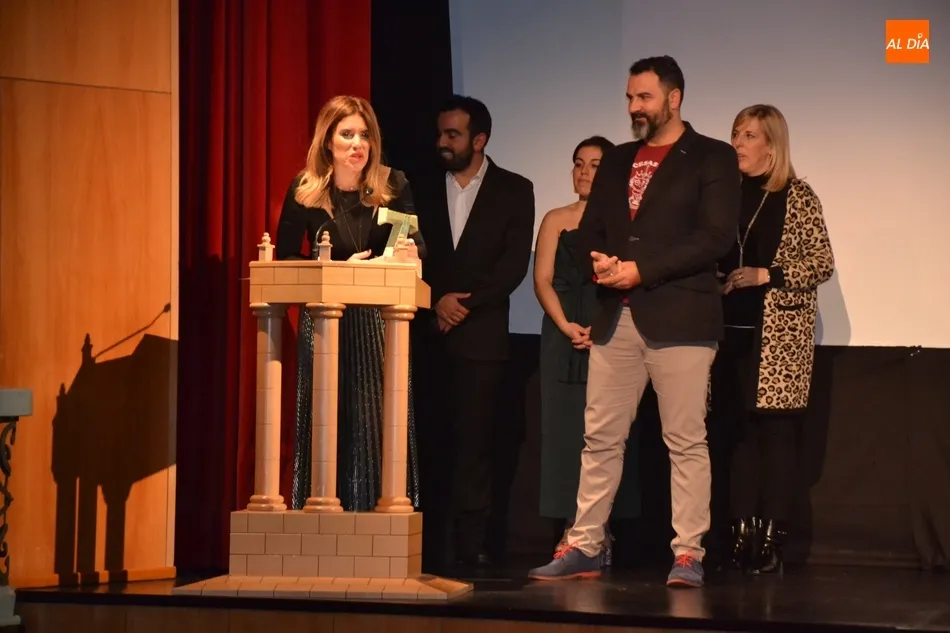 ‘Contemplación’ y ‘Todos los Caminos’ se coronan en la animada gala de clausura del FICEE...