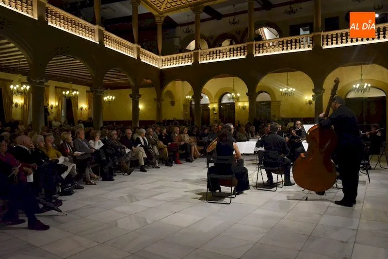Concierto en el Casino a cargo de la Orquesta de Cámara / Lydia González