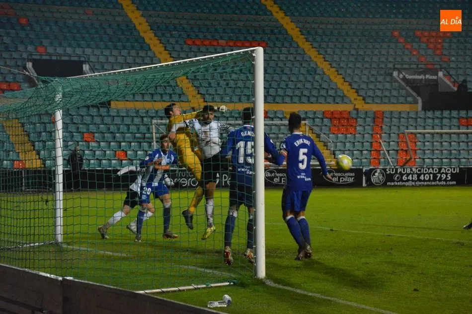 Foto 3 - Ubis impone su pena m&aacute;xima para que el Salamanca UDS supere al filial del Alav&eacute;s (1-0)