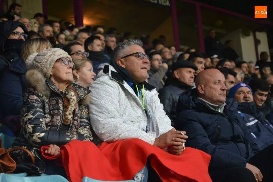 Foto 5 - El Helm&aacute;ntico se olvida del fr&iacute;o y se &lsquo;calienta&rsquo; animando al Salamanca UDS