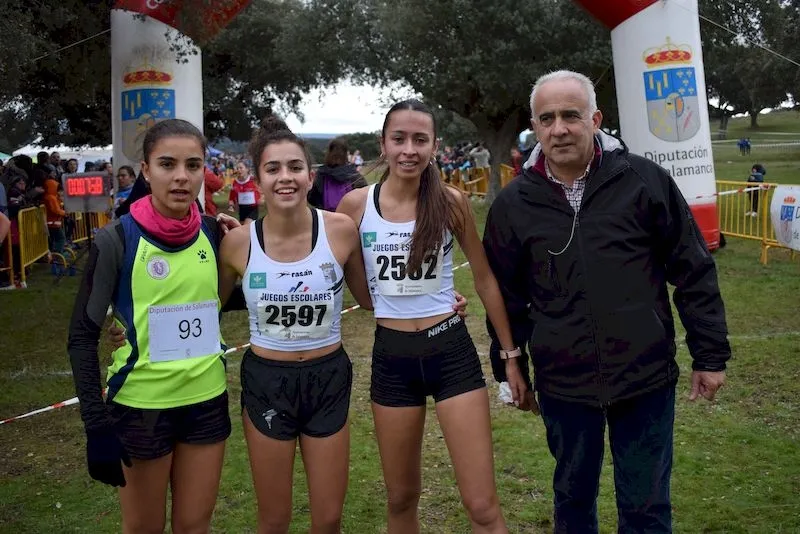 Foto 6 - La IV Carrera Popular Taurina y la I Jornada de Juegos Escolares de Campo a Trav&eacute;s se saldan con...